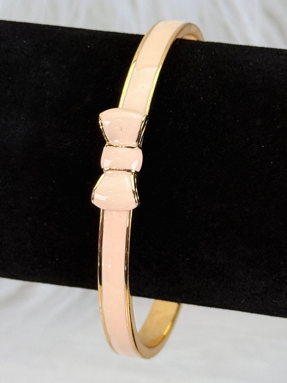 Kate Spade ‘Take a Bow’ Goldtone Pink Enamel Thin Bangle Bracelet MSRP $98